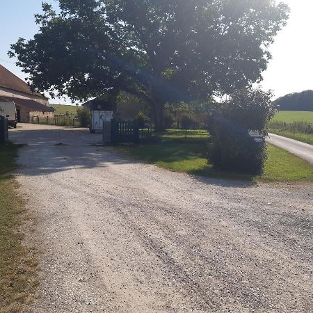 Ferme Des Champs Hotell Vrécourt Eksteriør bilde