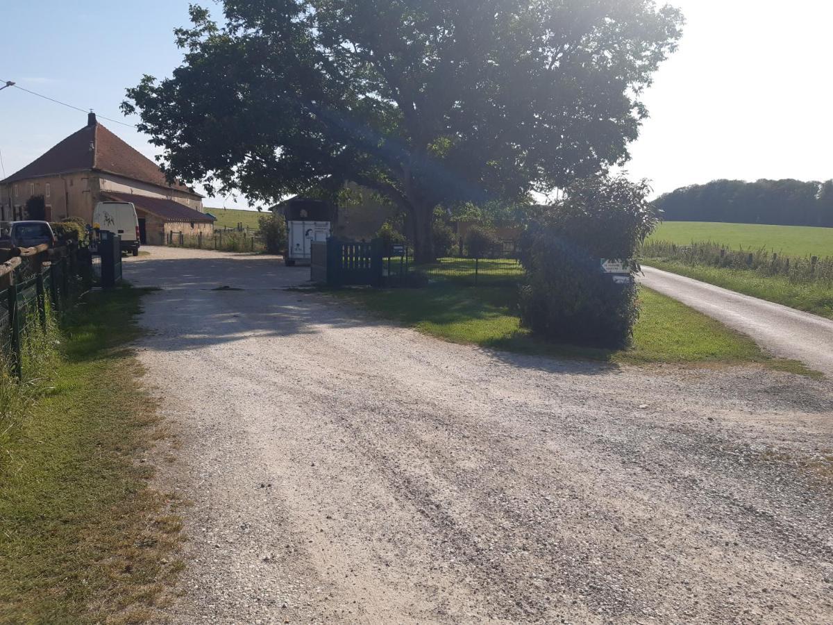 Ferme Des Champs Hotell Vrécourt Eksteriør bilde