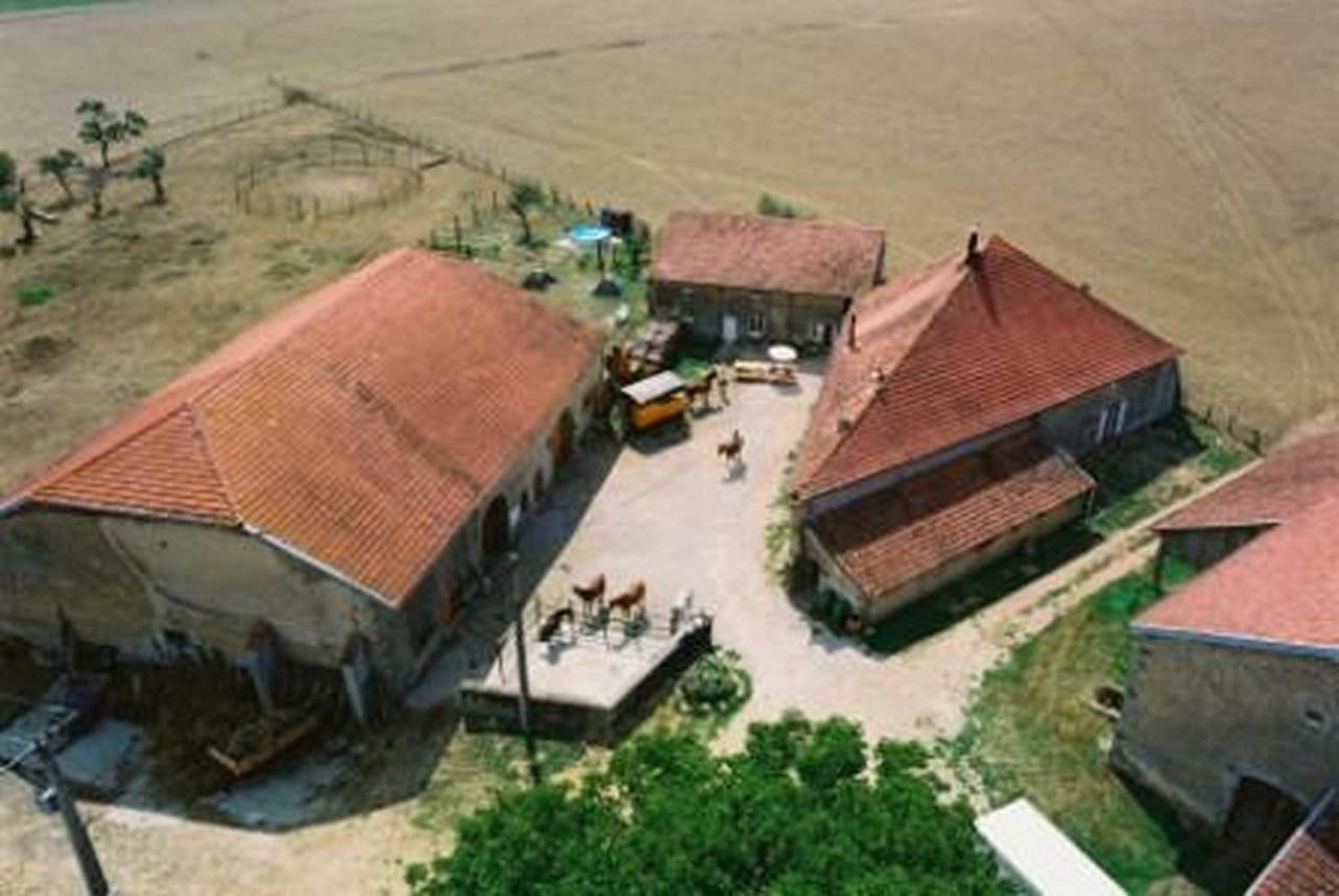 Ferme Des Champs Hotell Vrécourt Eksteriør bilde
