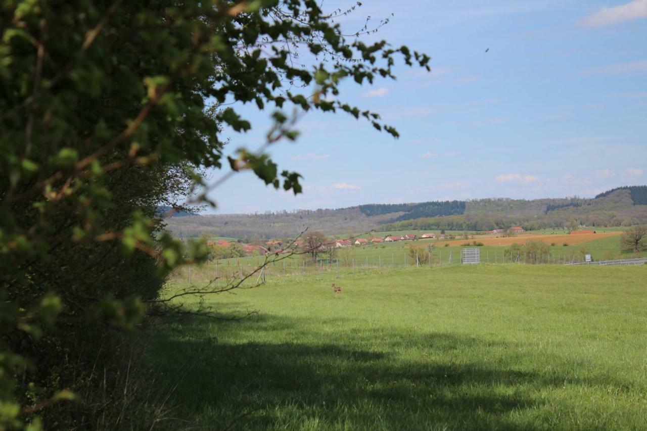 Ferme Des Champs Hotell Vrécourt Eksteriør bilde